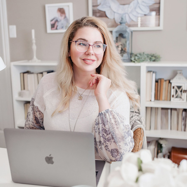 https://solutionstudio.com.fj/wp-content/uploads/2022/10/decor-main-testimonial-b.jpg